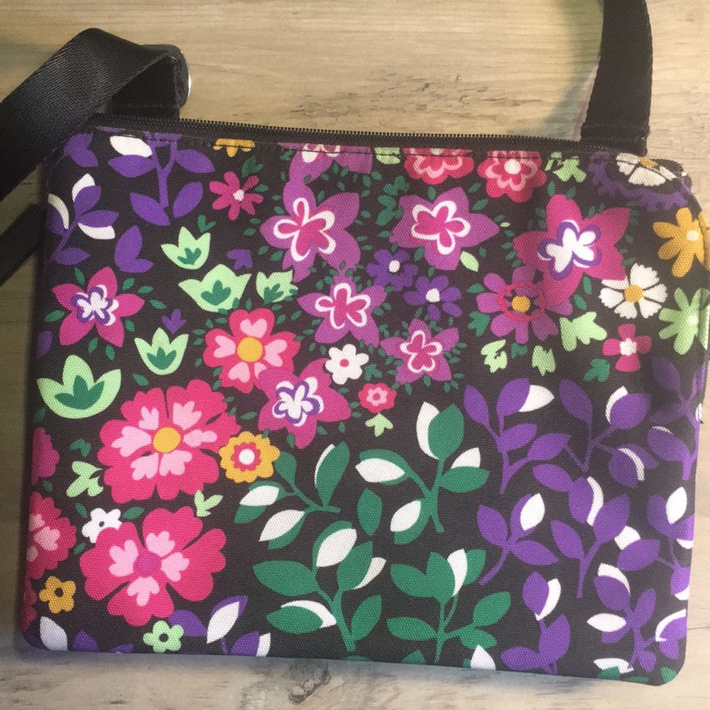 Vera Bradley crossbody w/RFID